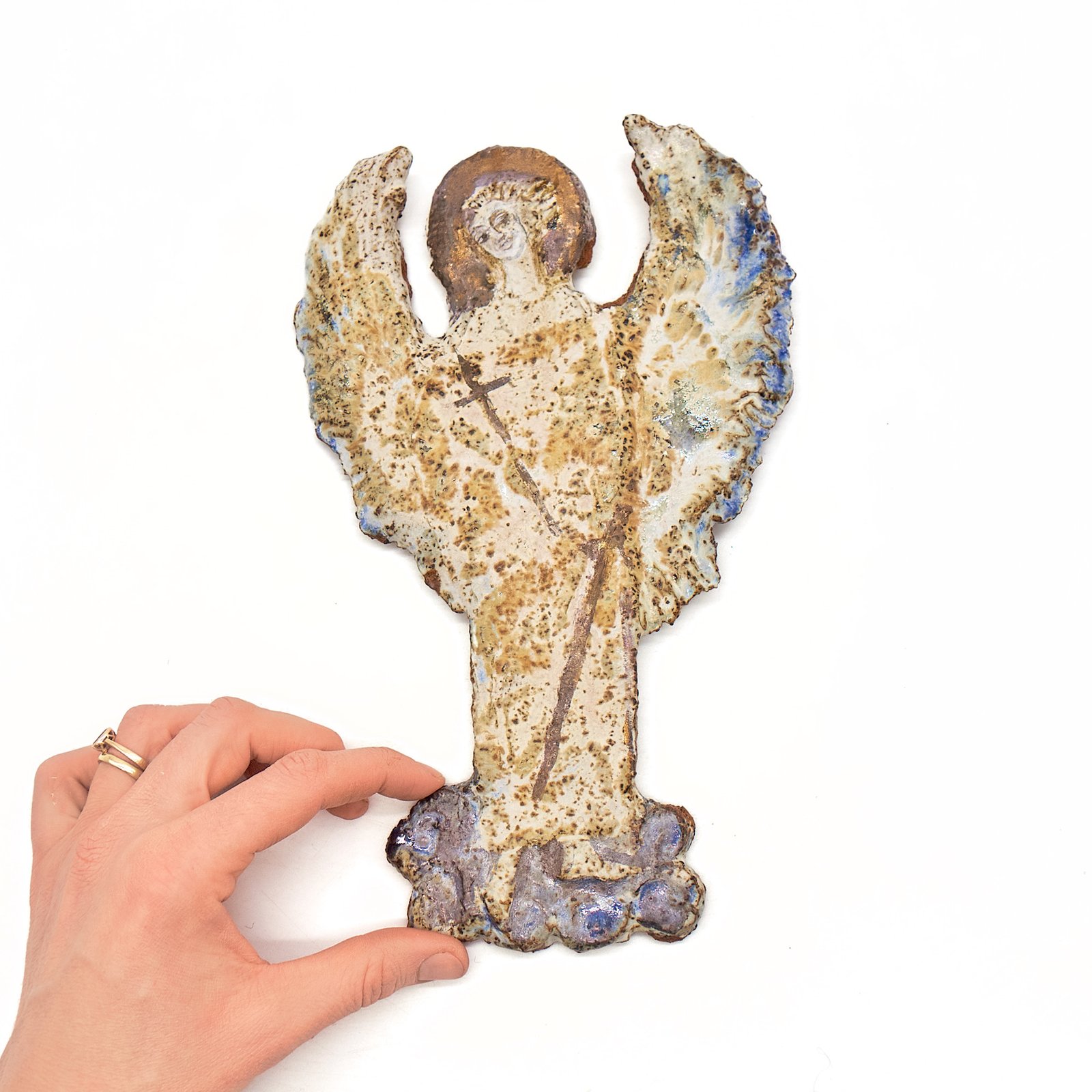 Anioł ceramiczny XL – ręcznie robiona płaskorzeźba ceramiczna